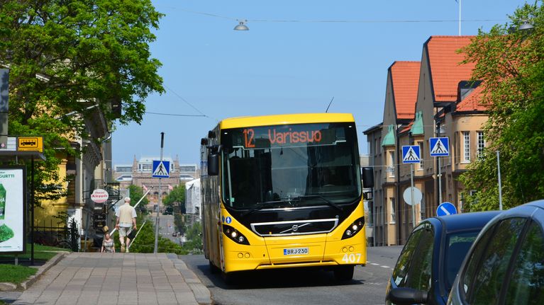 Turun kauppatorin ympäristö tyhjeni busseista: noin 80 bussilinjan ...