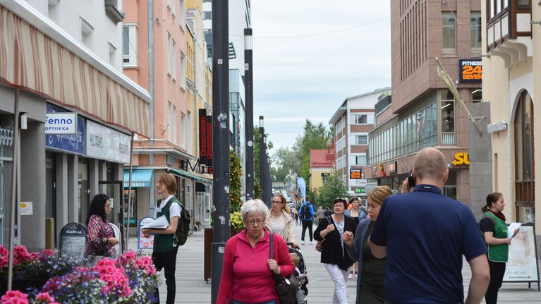 Feissareita Oulun Rotuaarilla.