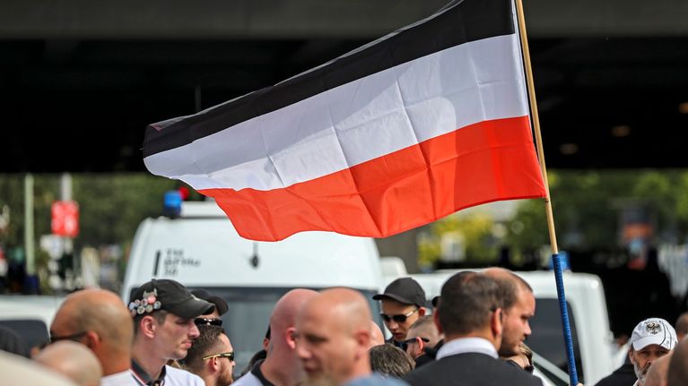 Äärioikeistolaisia kannattajia mielenosoituksessa Berliinissä