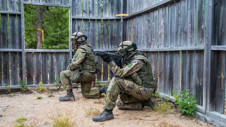 Puolustusvoimat valmiusjoukot armeija varusmies