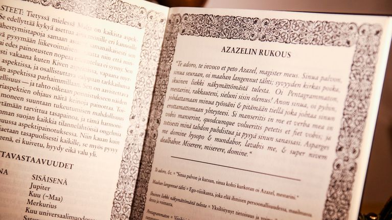 Kuva Azazelin Tähden jäsenkirjasta jossa Azazelin rukous -teksti.