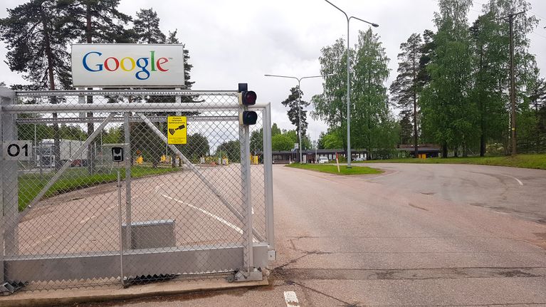 Googlen palvelinkeskuksen portti 