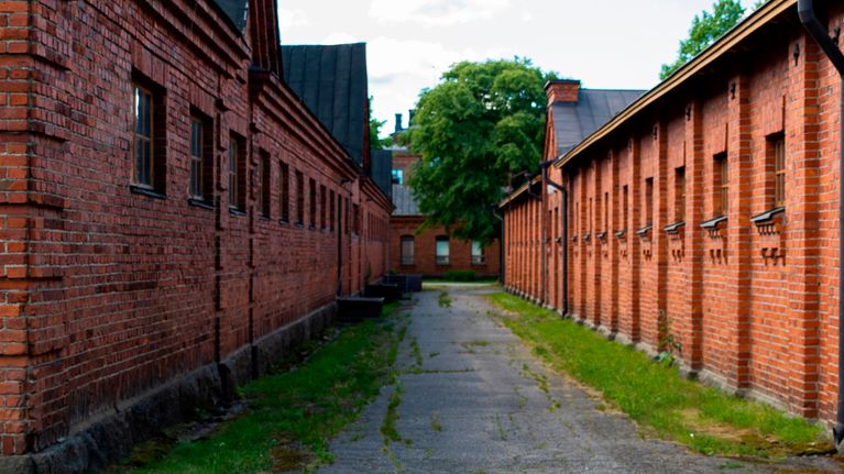 Tiilirakennuksia Rakuunamäellä