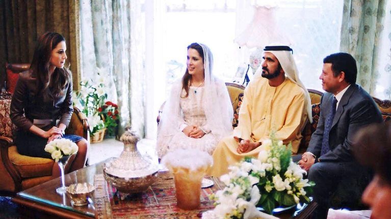 Dubain hallitsija ja Jordanian prinsessa ilmoittavat kihlautumisestaan vuonna 2004