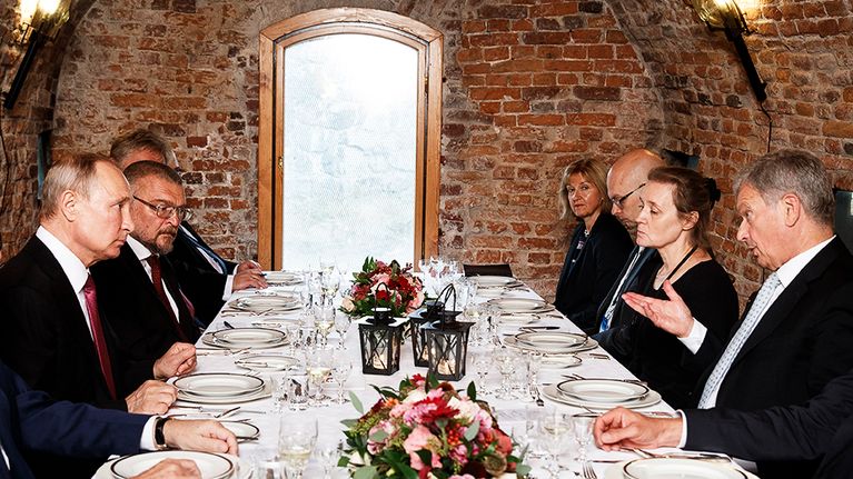 Presidentit illallisella Suomenlinnassa
