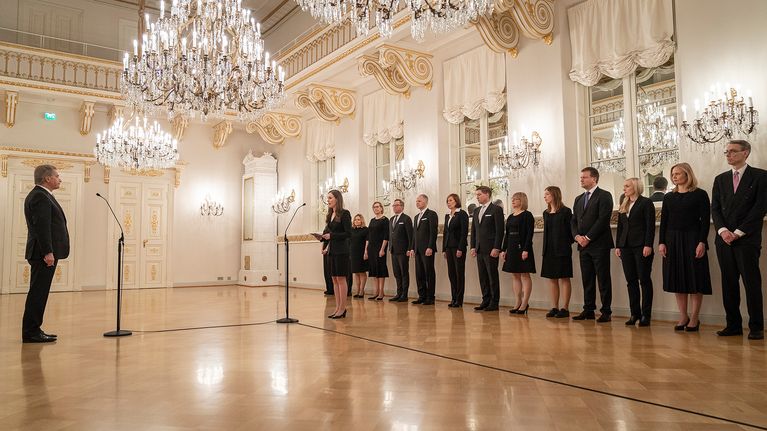 Presidentti Sauli Niinistö ja pääministeri Sanna Marinin uusi hallitus.