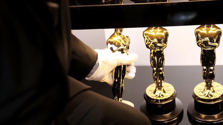Oscar-patsaita Oscar-gaalan takahuoneessa.