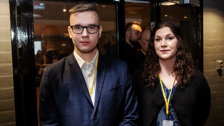 PS-nuorten puheenjohtaja Asseri Kinnunen ja varapuheenjohtaja Auri Saarelainen.