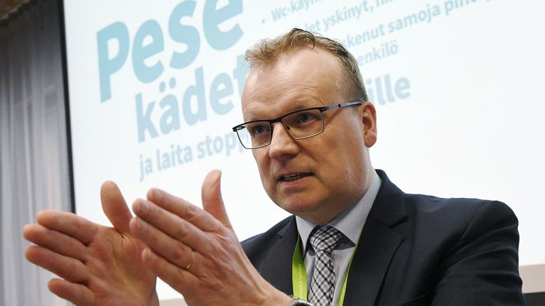  THL:n pääjohtaja Markku Tervahauta THL:n infotilaisuudessa koronaviruksesta.