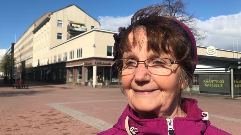 Anni Alho Porin kävelykadulla