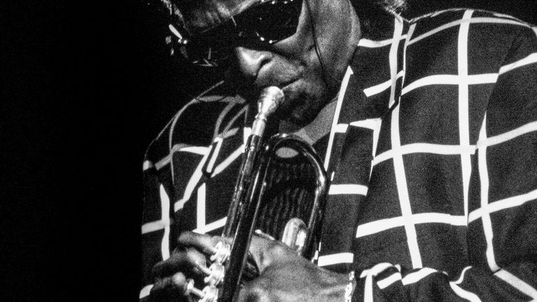Miles Davis soittaa Haagissa Hollannissa kesällä 1991.