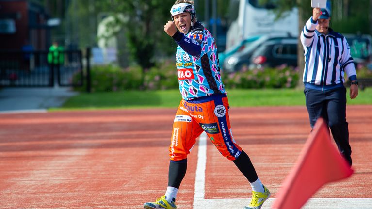 Manselle kirvelevä juoksun kotitappio | Yle