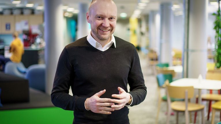 Futuricen varatoimitusjohtaja Jussi Hacklin henkilökuvassa.