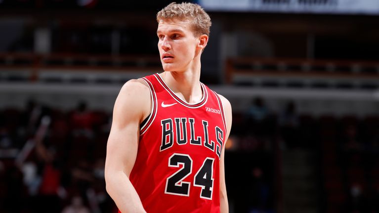 Lauri Markkanen lähikuvassa.