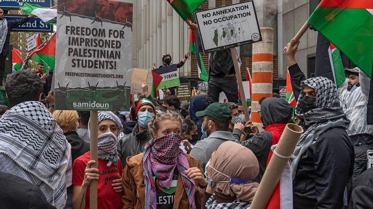 Pro-Palestiina mielenosoittajia New Yorkissa.