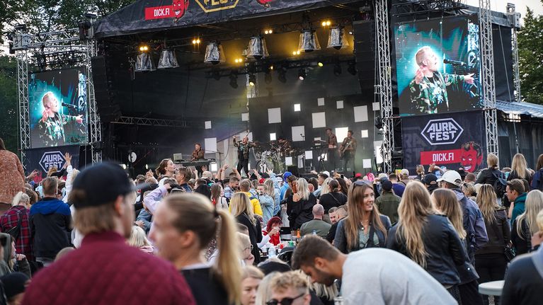 Aura Fest, Elastinen 