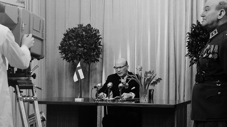 Urho Kekkosen uudenvuodenpuhe Pasilan alastudiosta 1958.