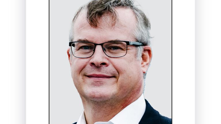 HUS:n diagnostiikkajohtaja, terveysoikeuden professori Lasse Lehtonen on arvostellut useasti THL:n linjaa koronan hoidossa. Kuva: Antti Haanpää / Yle
