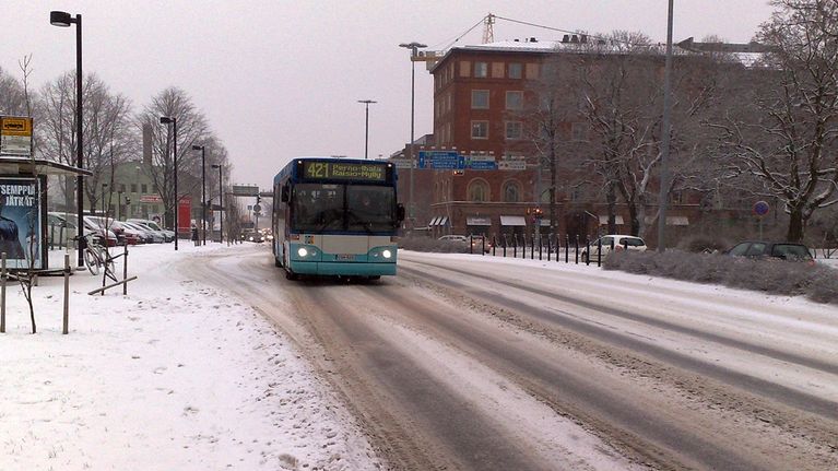 Humalaiset häiritsevät linja-autoissa | Yle