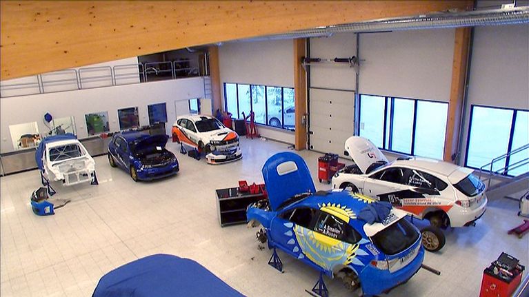 Tommi Mäkinen Racingin tuotantotiloja Puuppolassa.