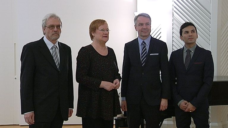 Presidentti Tarja Halonen ja Pentti Arajärvi tapasivat Pekka Haaviston ja Antonio Floresin Mäntyniemessä.