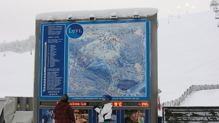 Opastustaulu Levillä