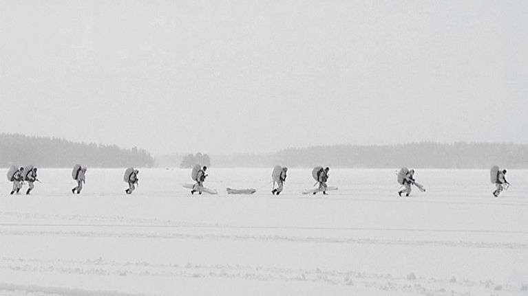 Erikoisjääkäreitä taisteluharjoituksessa Savitaipaleella.