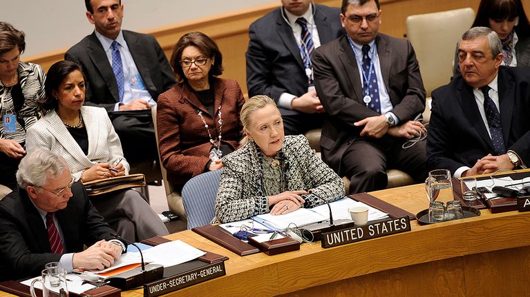 Yhdysvaltain ulkoministeri Hillary Clinton puhuu YK:n turvallisuusneuvostossa.