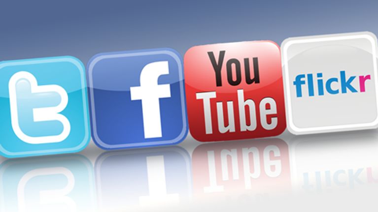 Twitterin, Facebookin,  You Tuben ja Flickrin logot.