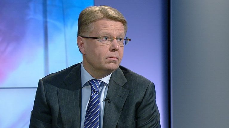 Elinkeinoministeri Jyri Häkämies A-studiossa.