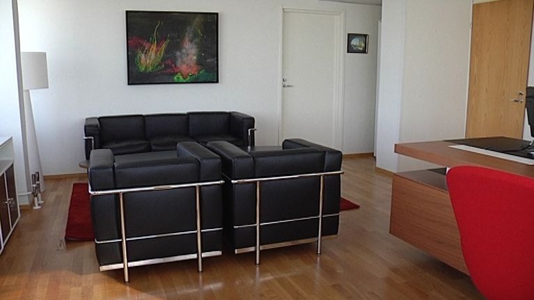 Helsingin sosiaalijohtaja Paavo Voutilaisen työhuoneen kalusteet.