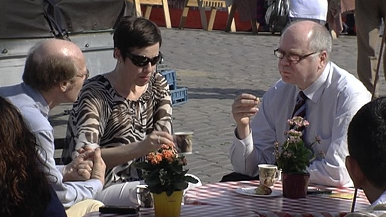 Sasi ja Heinäluoma torikahvilla
