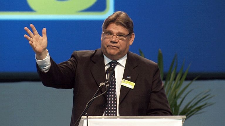 Timo Soini puhuumassa.