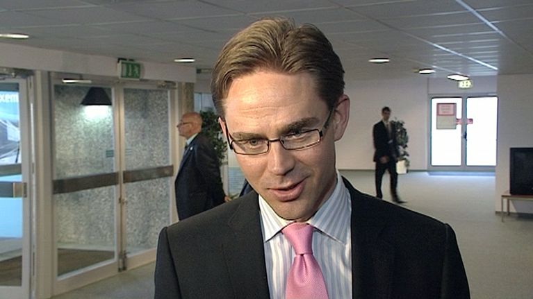 Jyrki Katainen Ylen haastattelussa Luxemburgissa 19. kesäkuuta.