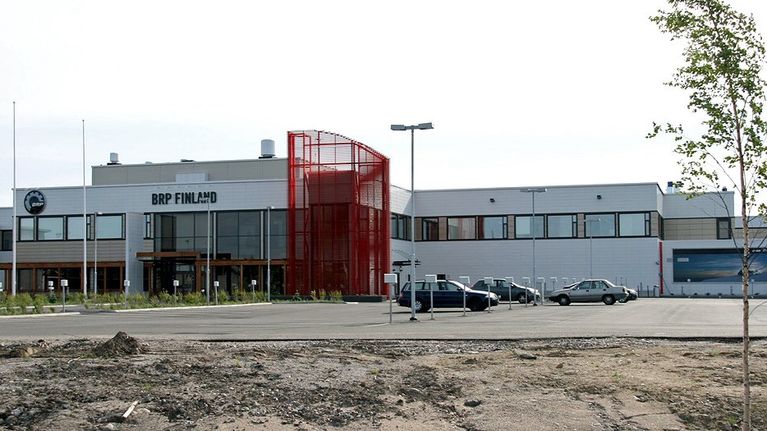 BRP Finland Oy:n moottorikelkkatehdas Rovaniemellä.