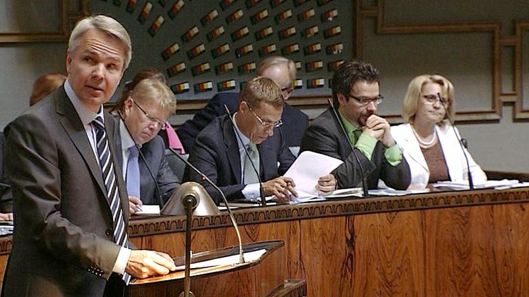 Pekka Haavisto puhumassa eduskunnassa.