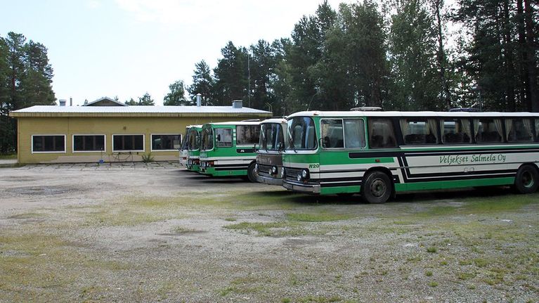 Veljekset Salmela Oy:n autotalli Simossa