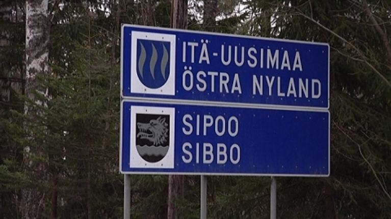 Opastekyltti Sipoon rajalla.