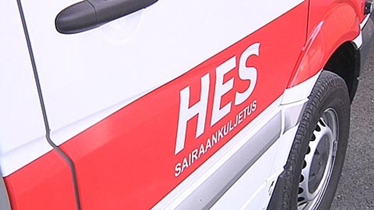 HES Sairaankuljetuksen ambulanssi.