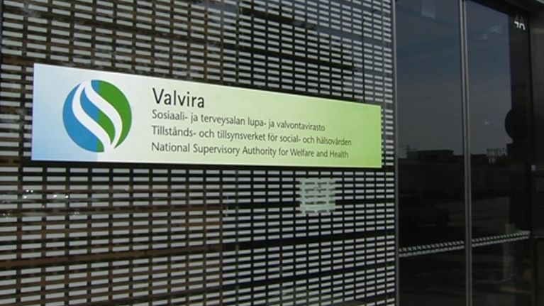 Valviran sisäänkäynti.