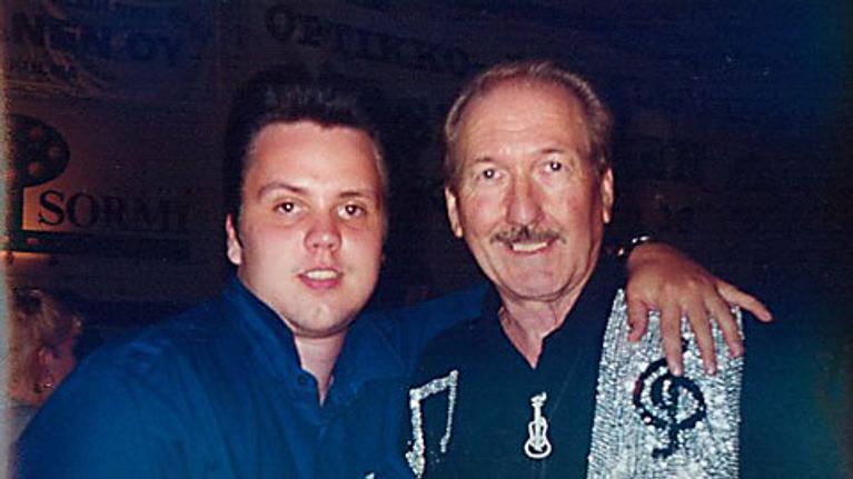 Asko Argillander ja James Burton yhteiskuvassa.