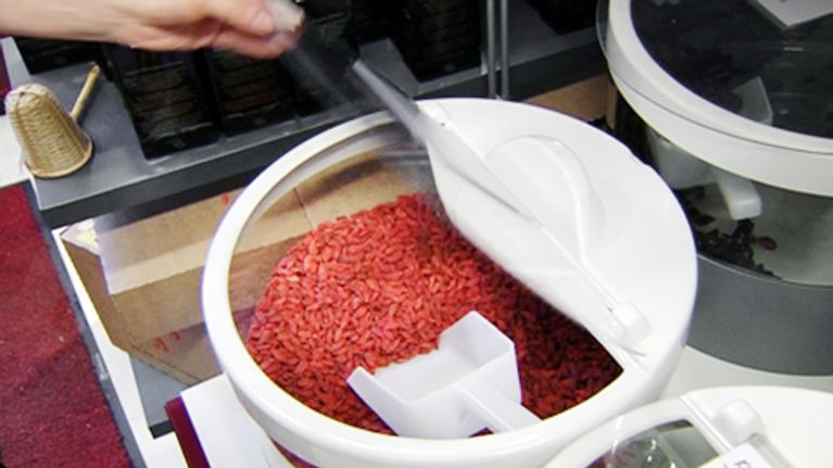 Koji-marjoja irtomyynnissä.