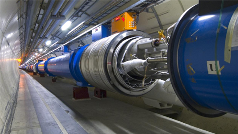 LHC-hiukkaskiihdytin Cernissä Sveitsissä