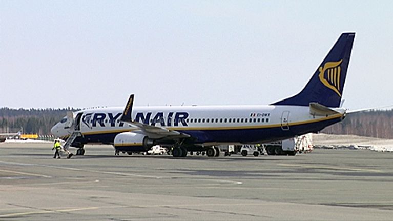 Ryanairin matkustajalentokone.