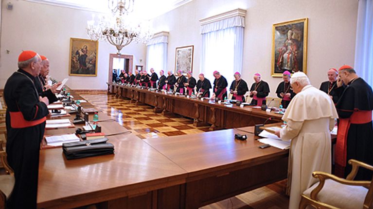 Irlannin katolisen kirkon piispat koolla paavin kanssa Vatikaanissa helmikuussa.
