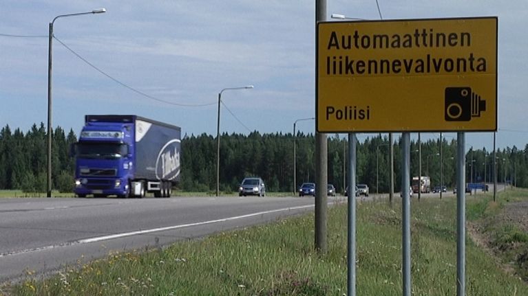1507 Liikennevalvontakamera kyltti