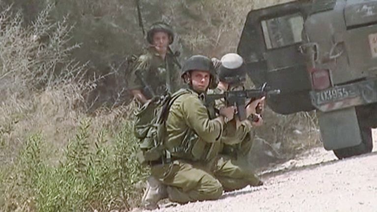 Israelilaisia sotilaita asemissa