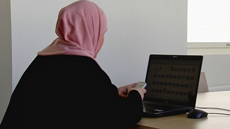 Moni harras muslimi ottaa internetin avulla yhteyttä ulkomaiden oppineisiin.