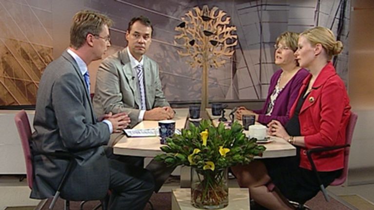 Europarlamentaarikot  Ville Itälä, Heidi Hautala ja Riikka Manner toimittaja Nicholas Wancken jututettavina.