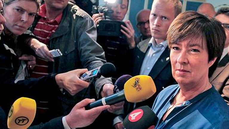 Ruotsin sosialidemokraattisen puolueen puheenjohtaja Mona Sahlin tiedotusvälineiden haastateltavana.